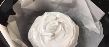 Pavlova in the Slow Cooker