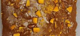 slow cooker crunchie fudge