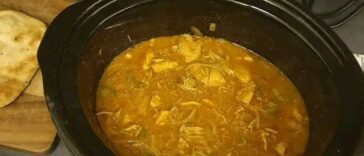 EASY SLOW COOKER CHICKEN CURRY